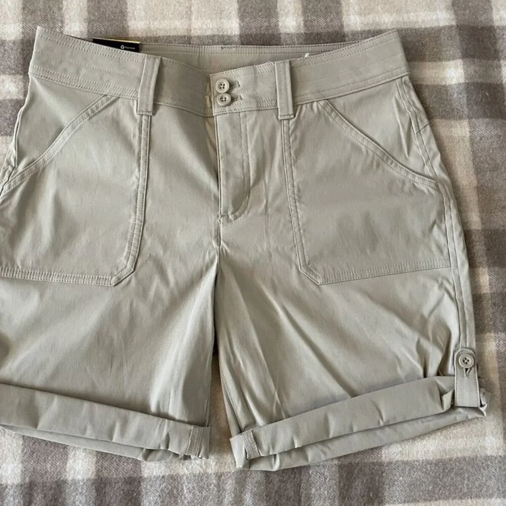 Eddie Bauer- Women’s Lightweight Adjustable Length Bermuda Short, Beige - Picture 5 of 8